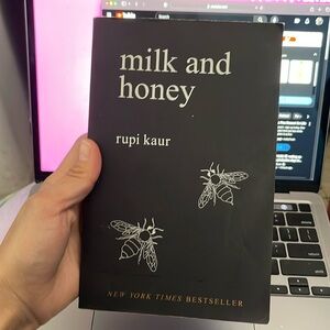 Milk and honey by Riki kaur poetry book